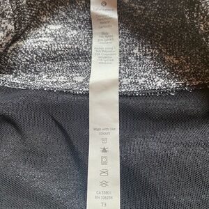 Lululemon Athletica Black and White Zip-Up Top Size 6
